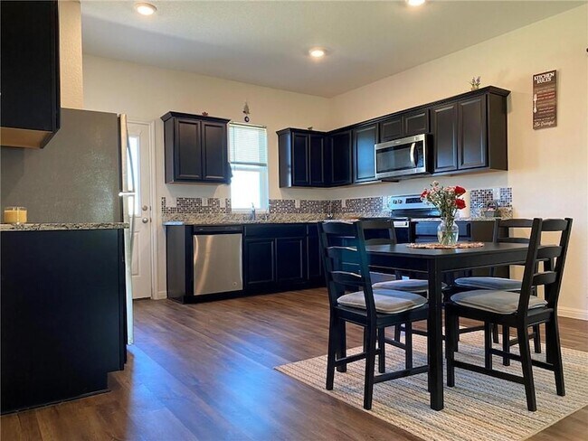 Foto del edificio - 19100 George Norris Dr