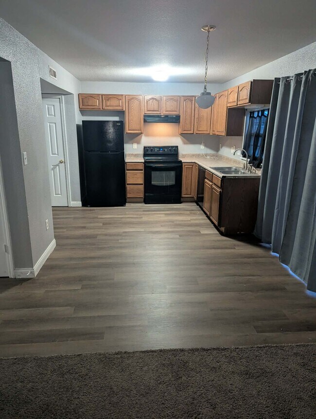 Cocina abierta/comedor - 11531 Planewood Ct