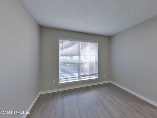 Foto del edificio - 1267 Summit Oaks Dr E