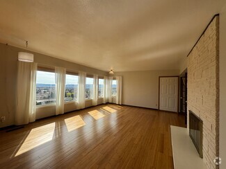 Building Photo - 806 Hill Dr