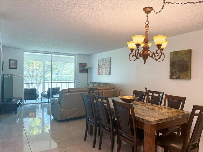 Foto del edificio - 9820 S Hollybrook Lake Dr