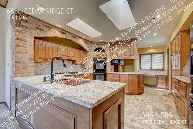 Foto del edificio - Mountain Views in Rockrimmon