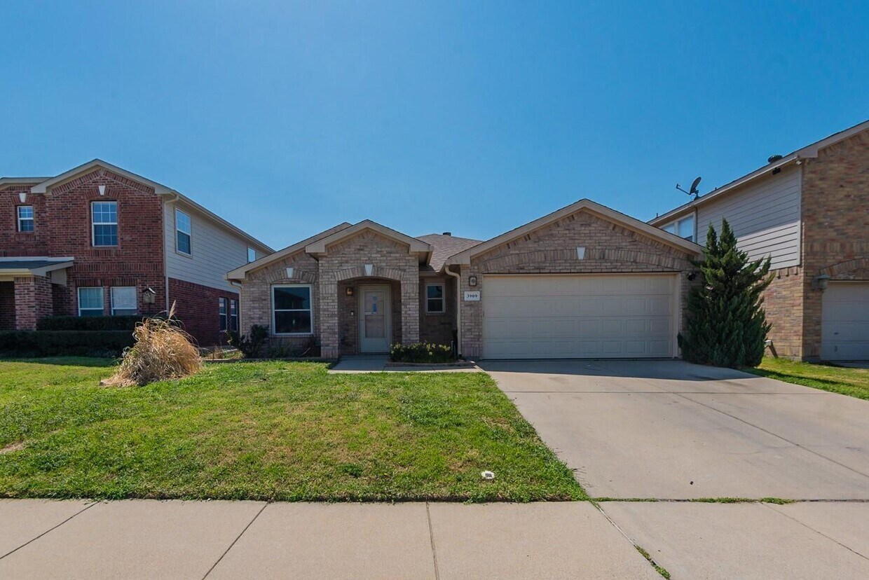Primary Photo - 3909 Mantis St