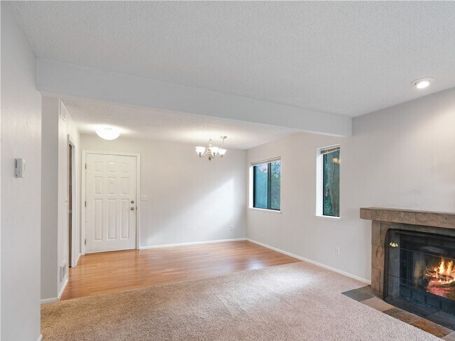 Building Photo - 2Bd/2Ba Kirkland Condo
