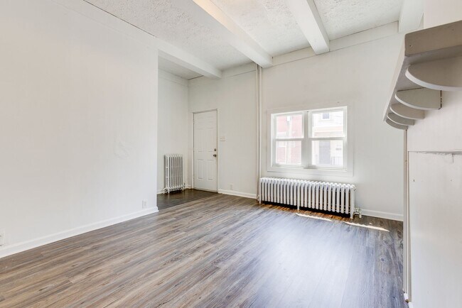 Building Photo - AVAILABLE AUGUST 2024 - Beautiful renovate...