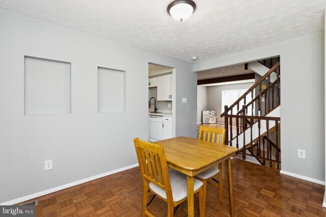 Building Photo - 5932 Spruce Run Ct