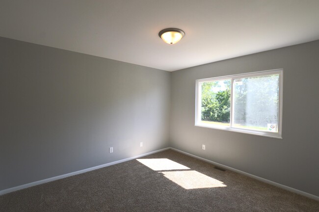 Building Photo - 4353 Falcon Creek Blvd