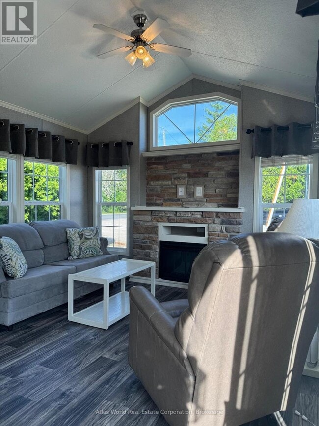 Photo du bâtiment - 9 Tamarac Rd