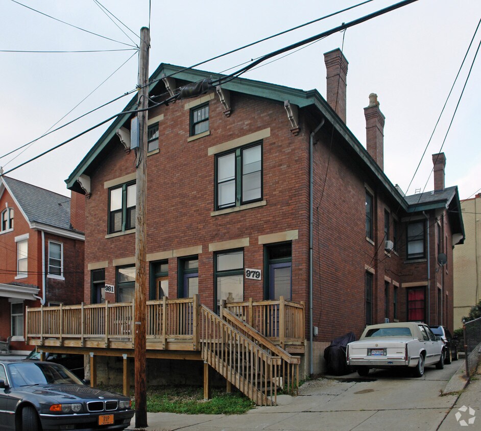 Primary Photo - 979-981 Hatch St