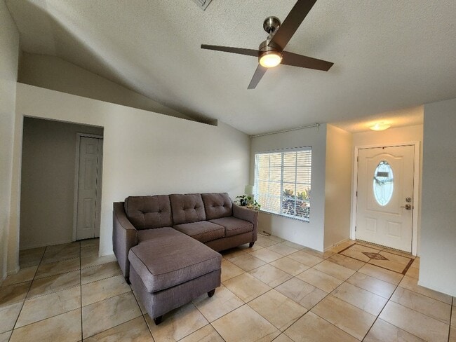 Foto del edificio - Gorgeous 3-Bedroom, 2-Bathroom in Brandon