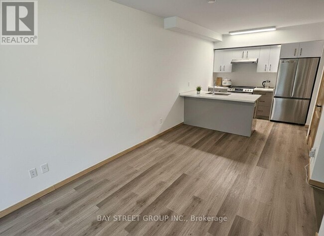 Photo du bâtiment - 3453 Victoria Park Ave