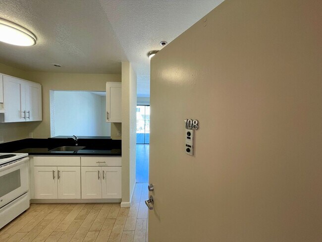 Foto del edificio - Updated 1BR in Fantastic Mission Location ...