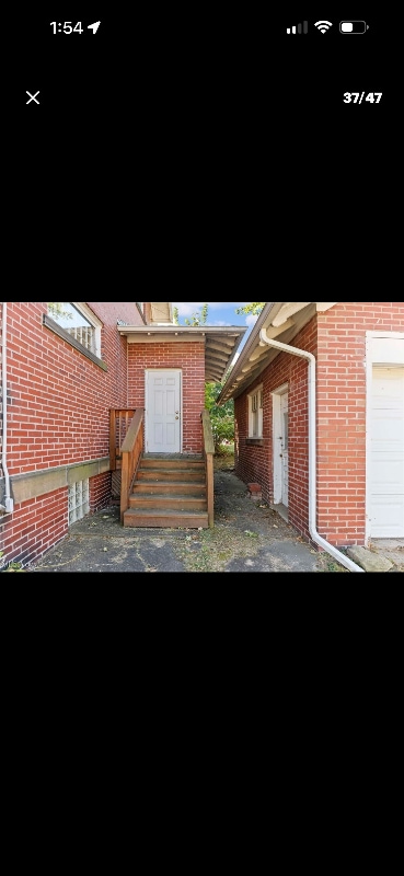 Building Photo - 1005 S Freedom Ave