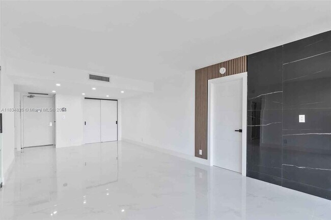 Foto del edificio - West Country Club Drive, Aventura, FL 3318...