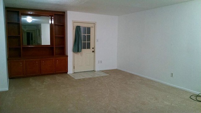 Building Photo - 8283 Kingsbrook Rd