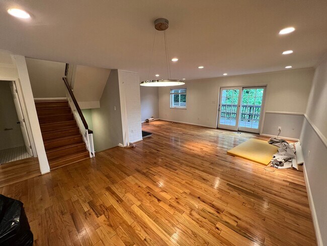 Foto del edificio - Gorgeous 4 Bed 3.5 Bath End-Unit Townhome ...