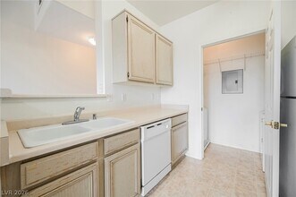 Building Photo - 7107 S Durango Dr