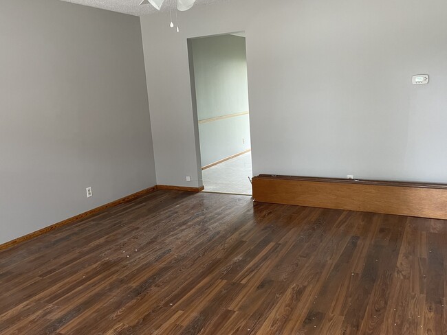 Building Photo - 1106 W Merchant St