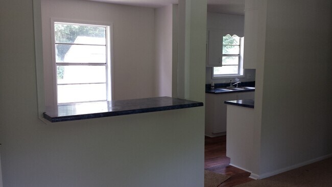 Foto del edificio - 2410 Sherwood Pl SW