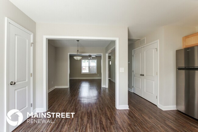 Foto del edificio - 510 Rogers Lake Rd E