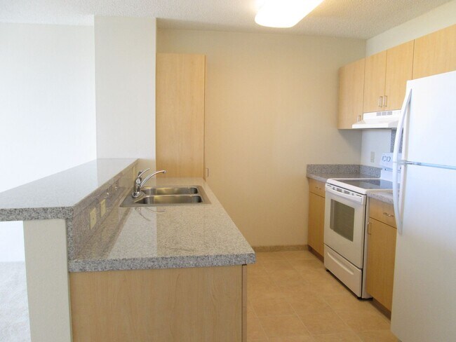 Foto del edificio - Partly Furnished 2-Bedroom 2-Bath with 2-Parking @ Holomua-recent 2013 Building close to Waikiki ...