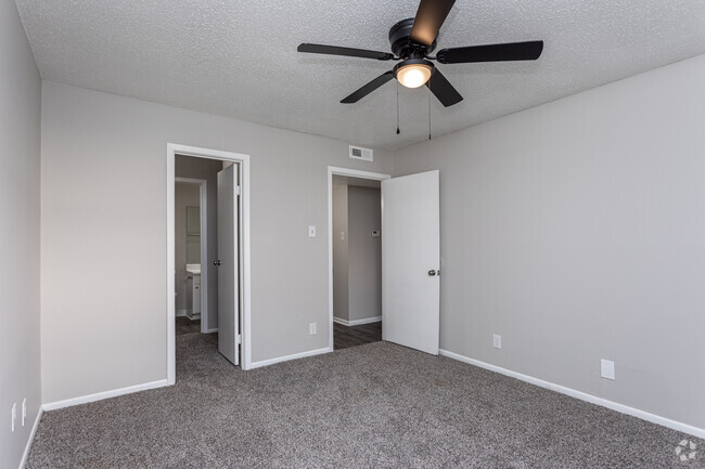 2BR, 2BA - 982 SF - Indiandale Apartments