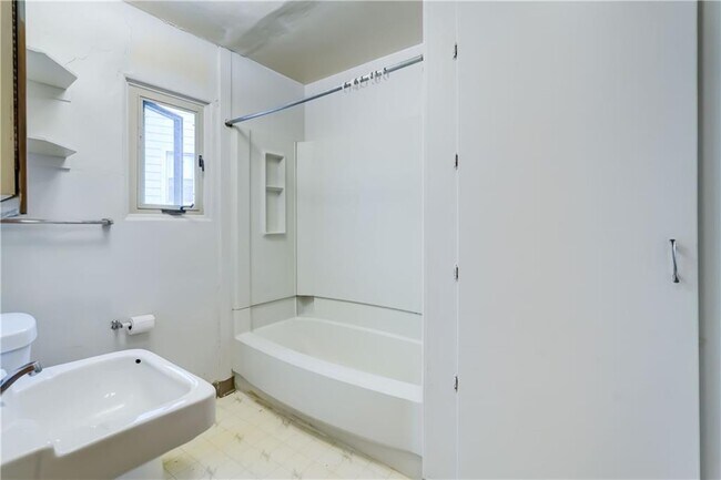 Foto del edificio - 2233 Clifford Ave