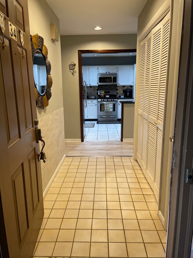 Entry - 34 Hickory Hollow Ct