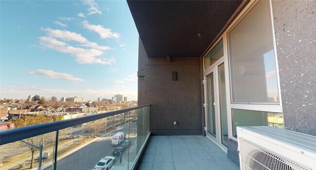 Foto del edificio - 138-28 Queens Blvd