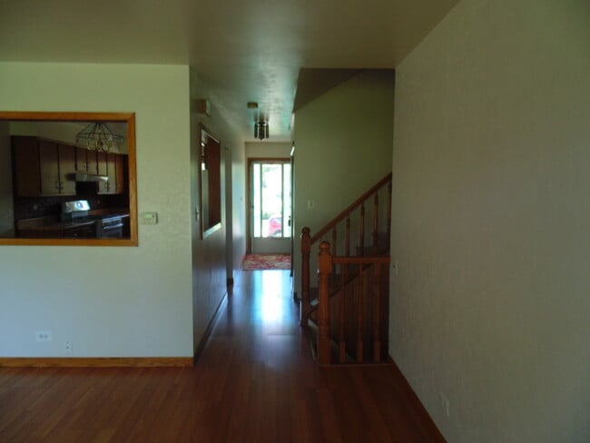 Building Photo - 212 Sumac Ln