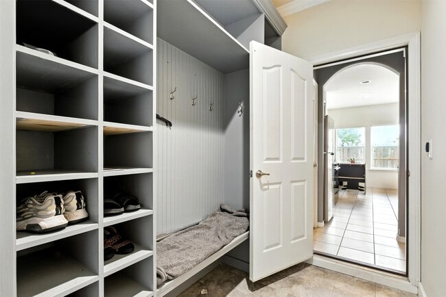 Foto del edificio - 8904 Clovermist Dr