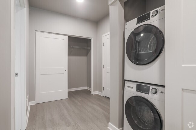 2HAB, 1BA - 880 ft² - Lavandería en la unidad - Oak Shore Commons