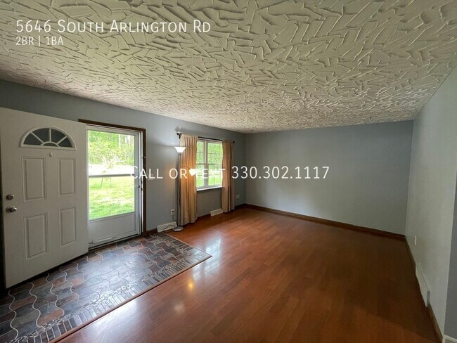 Building Photo - Two bedroom townhouse with bonus room for ...