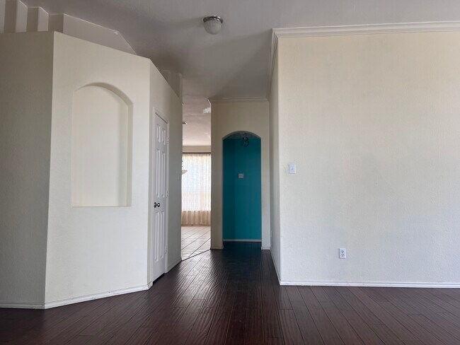 Building Photo - 3557 Kimble Dr