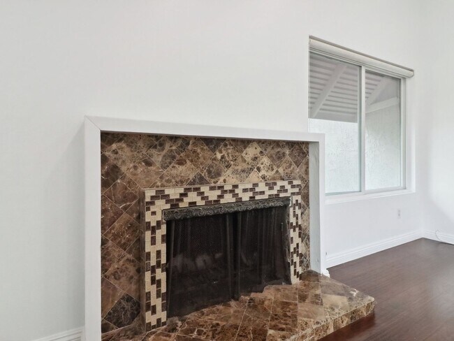 Building Photo - 4 Bedroom 2 Bath Single Family Home in San...