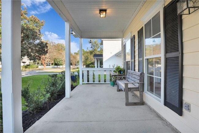 Foto del edificio - 4-Bedroom Home in Wild Heron with Front Porch and Fenced Yard