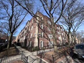 Building Photo - 7344 N Damen Ave