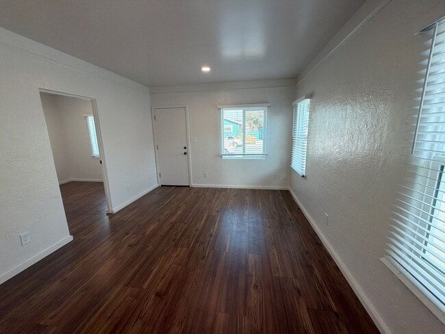 Building Photo - 102-106 Lorimer Street