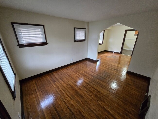 Building Photo - 2 Bedroom House