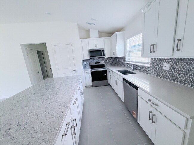 Building Photo - 524 Carya Wy
