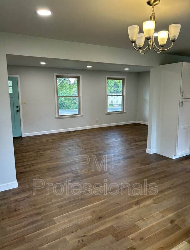 Building Photo - 555 Harding Pl