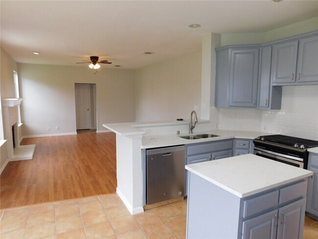 Building Photo - 703 Thrush Dr