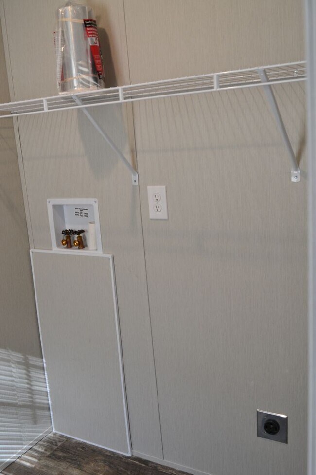 Foto del edificio - 100 Garlington Cir