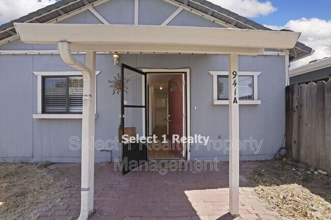 Foto del edificio - 941 W Cypress Rd