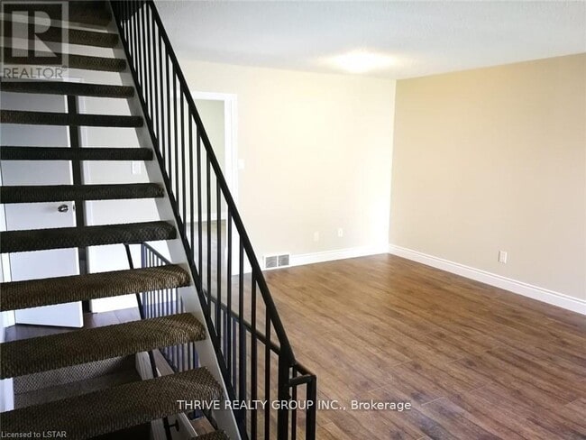 Building Photo - 70 Fiddlers Green Rd