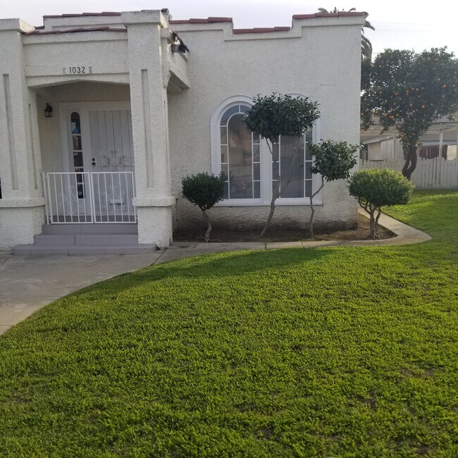 Foto del edificio - 1032 W 103rd St