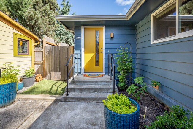 Front door - 4817 SE Salmon St