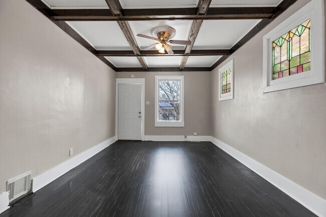 Foto del edificio - 3915 Schiller Pl