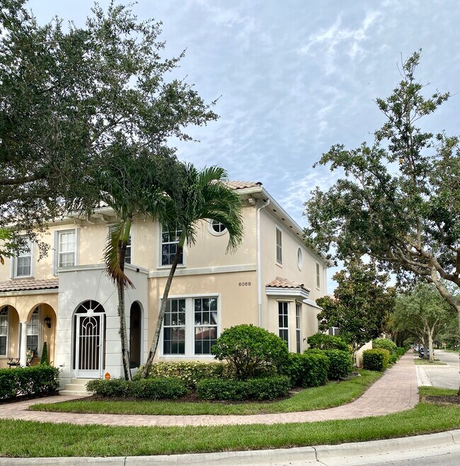Foto del edificio - 6068 Towncenter Cir