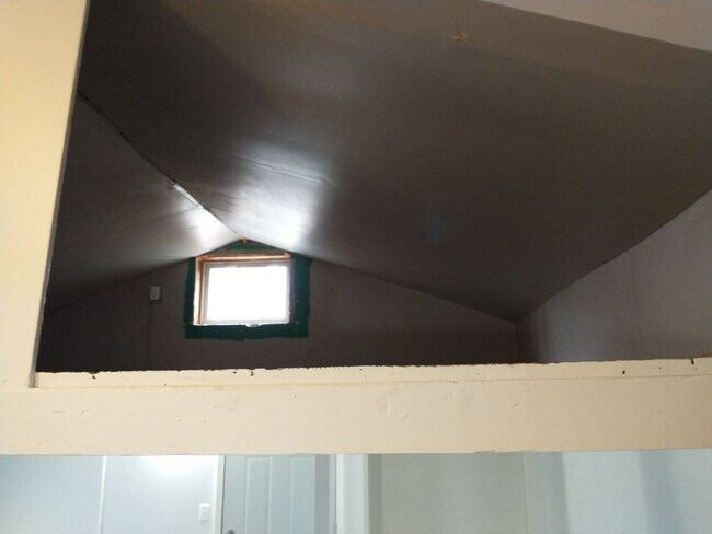 Building Photo - 1015
